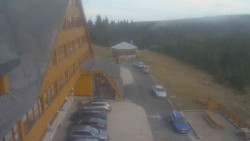 Parkoviště a hlavní vchod