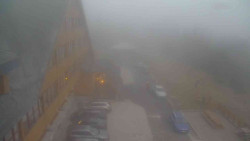 Parkoviště a hlavní vchod