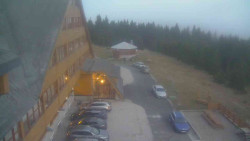 Parkoviště a hlavní vchod