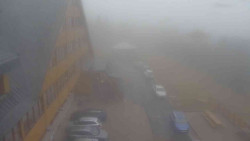 Parkoviště a hlavní vchod