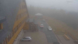 Parkoviště a hlavní vchod