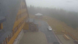 Parkoviště a hlavní vchod