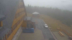 Parkoviště a hlavní vchod