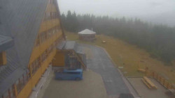 Parkoviště a hlavní vchod