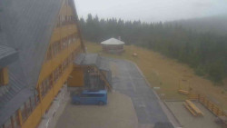 Parkoviště a hlavní vchod