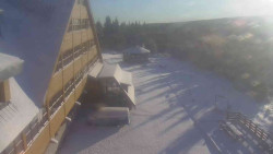 Parkoviště a hlavní vchod