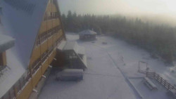 Parkoviště a hlavní vchod