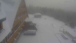 Parkoviště a hlavní vchod