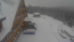 Parkoviště a hlavní vchod