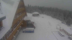 Parkoviště a hlavní vchod