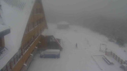 Parkoviště a hlavní vchod