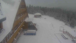 Parkoviště a hlavní vchod