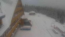 Parkoviště a hlavní vchod