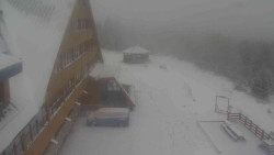 Parkoviště a hlavní vchod