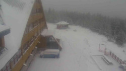 Parkoviště a hlavní vchod