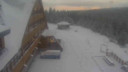 Parkoviště a hlavní vchod