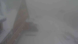 Parkoviště a hlavní vchod