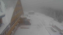 Parkoviště a hlavní vchod