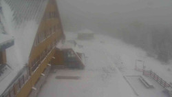 Parkoviště a hlavní vchod