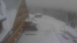 Parkoviště a hlavní vchod