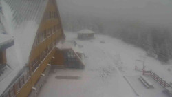 Parkoviště a hlavní vchod