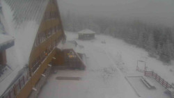 Parkoviště a hlavní vchod