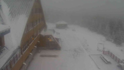 Parkoviště a hlavní vchod