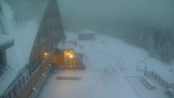 Parkoviště a hlavní vchod