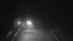 Parkoviště a hlavní vchod