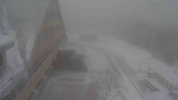 Parkoviště a hlavní vchod