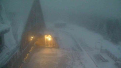 Parkoviště a hlavní vchod