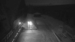 Parkoviště a hlavní vchod