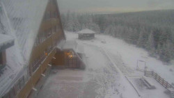 Parkoviště a hlavní vchod