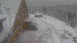 Parkoviště a hlavní vchod