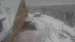 Parkoviště a hlavní vchod