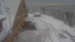 Parkoviště a hlavní vchod