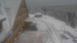 Parkoviště a hlavní vchod