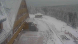 Parkoviště a hlavní vchod