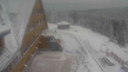 Parkoviště a hlavní vchod