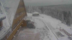 Parkoviště a hlavní vchod