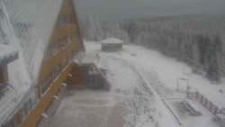 Parkoviště a hlavní vchod