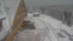 Parkoviště a hlavní vchod