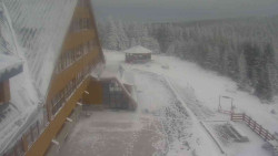 Parkoviště a hlavní vchod