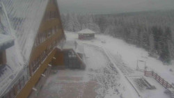 Parkoviště a hlavní vchod