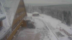 Parkoviště a hlavní vchod