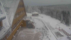 Parkoviště a hlavní vchod