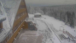 Parkoviště a hlavní vchod