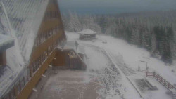 Parkoviště a hlavní vchod