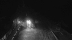 Parkoviště a hlavní vchod