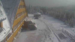 Parkoviště a hlavní vchod